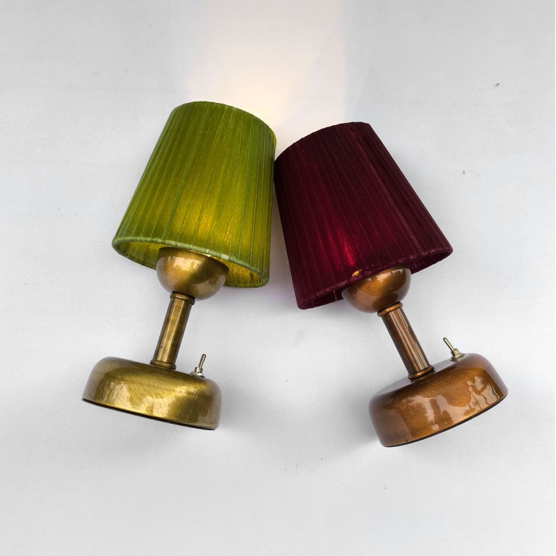 Gold Gövdeli Pilli Masa Lambası – Yeşil Klasik Pileli Kumaş Başlıklı